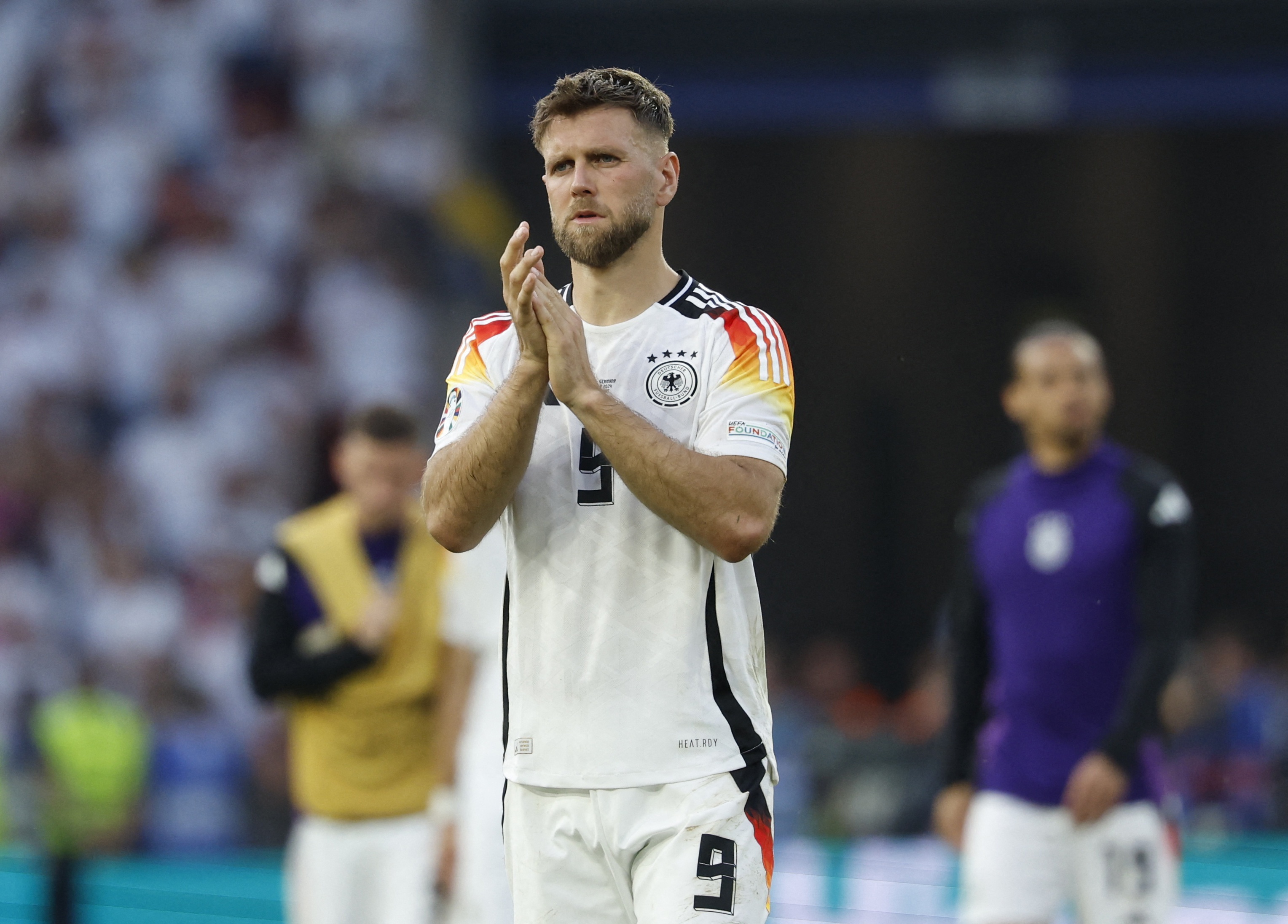 体育彩票-我刚提的新车啊！跟队记者：米兰新援菲尔克鲁格一根脚趾骨折