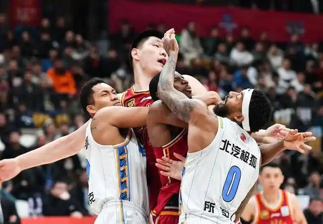 福利彩票-上海84-79险胜山东：强弱预判，季后赛里全是变数？
